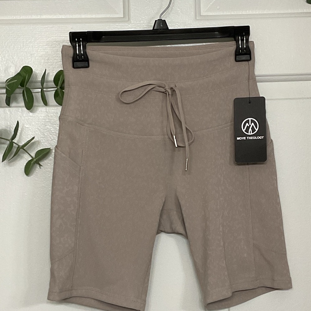 High-Waist Ribbed Bike Shorts in Taupe - Picture 3 of 8